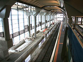 Southern Cross Platform 15 & 16 South